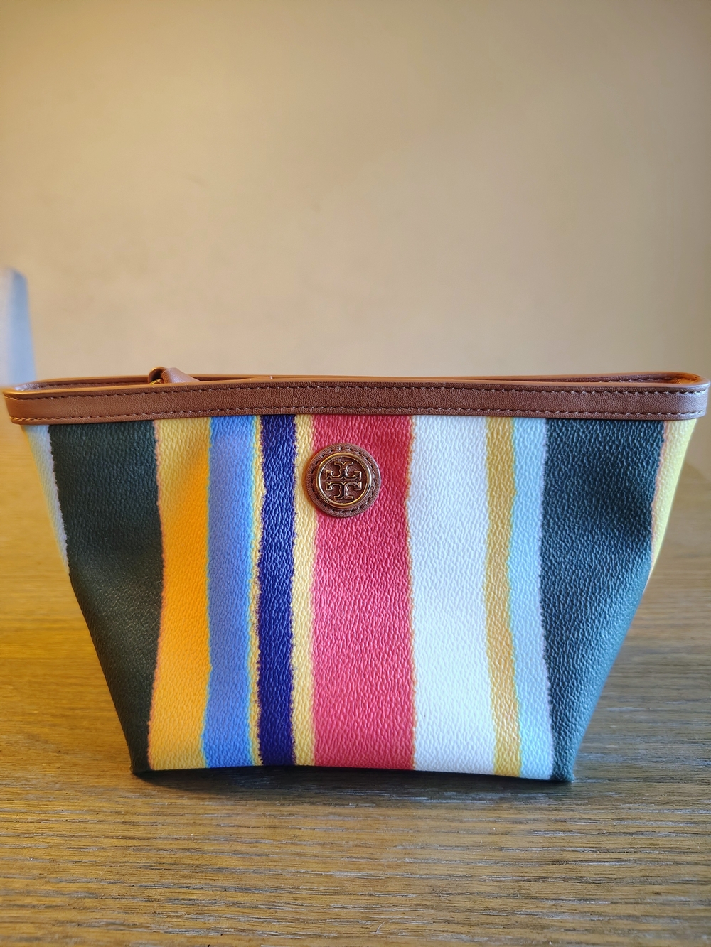 Tory Burch Kerrington Triangle Cosmetic Case Balloon Stripe